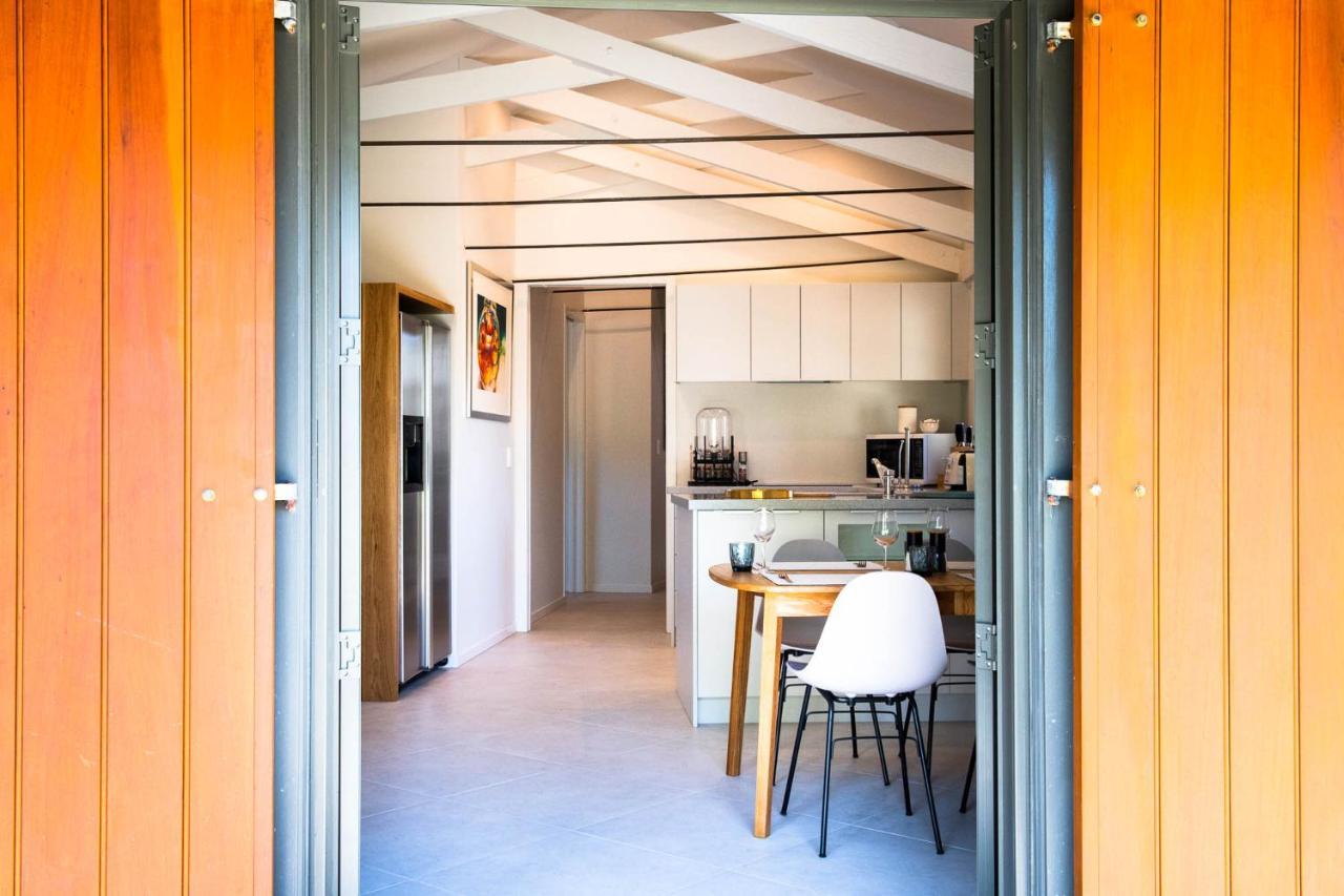 Windhover Suites Tasman エクステリア 写真