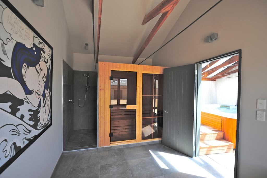 Windhover Suites Tasman エクステリア 写真